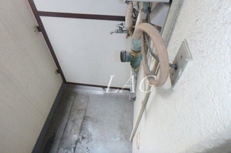 【設備】 | サンパーク東京銀座 | 室外洗濯機置き場になります。