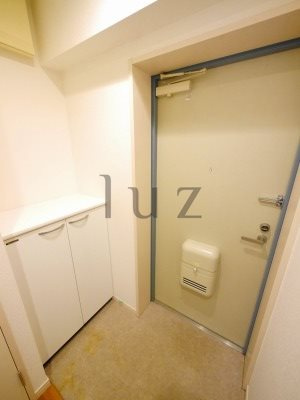 藤カルティエの玄関
