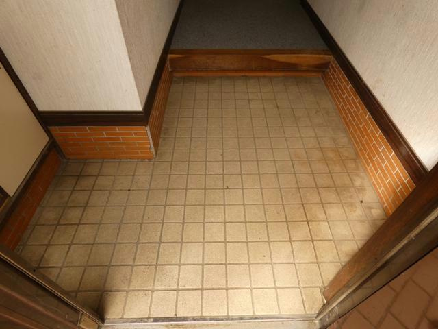 入江町５－８貸家の玄関
