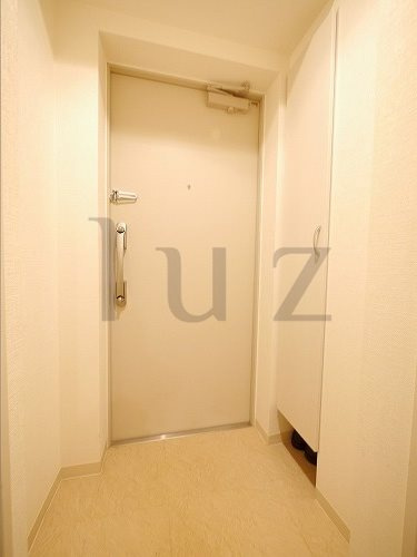 グランジュテ三ッ沢の玄関|玄関から広々としております。