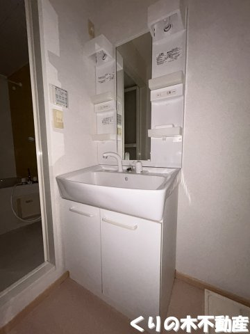 【洗面所】 | クレメント | 明るい洗面所です