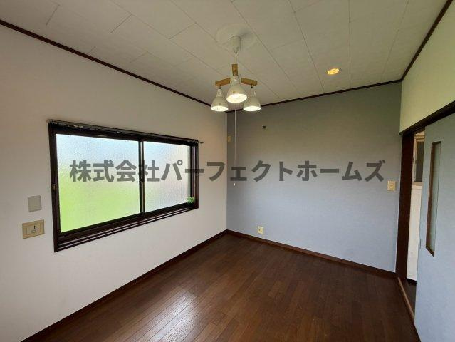 片鉾本町戸建　賃貸の洋室|明るい洋室です