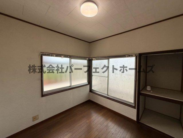 片鉾本町戸建　賃貸の洋室|明るい洋室です