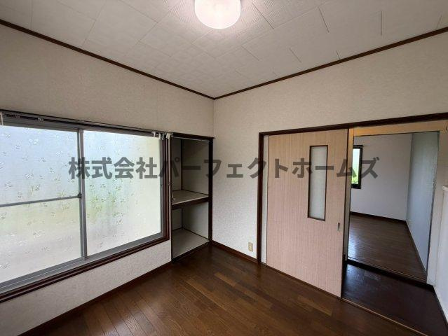 片鉾本町戸建　賃貸の洋室|明るい洋室です
