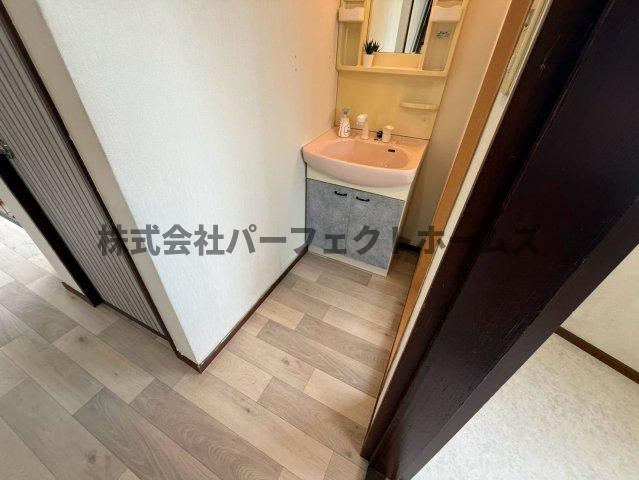 片鉾本町戸建　賃貸の洗面所|広い洗面スペース
