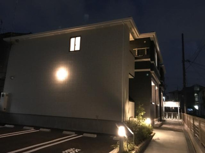【エントランス】 | Ｍ’ｓ　鳳 | 外観写真（夜）