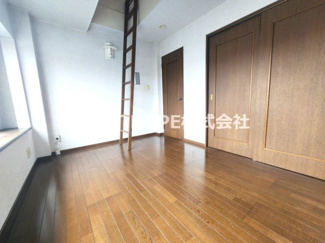 【洋室】 | 尼崎市大庄西町４丁目中古戸建 | ３階洋室5.2帖です♪上部にはロフトがごさいます♪