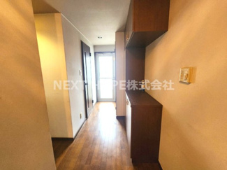 【玄関】 | 尼崎市大庄西町４丁目中古戸建 | 玄関には大きなシューズBOXがございます♪