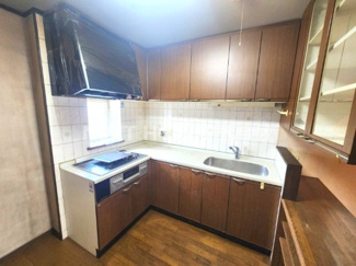【キッチン】 | 尼崎市大庄西町４丁目中古戸建 | 作業効率の良いL字型システムキッチンです♪収納力もございます！！