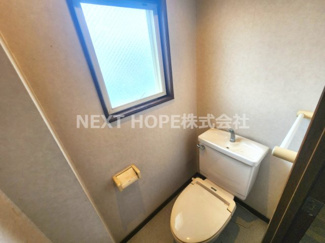 【トイレ】 | 尼崎市大庄西町４丁目中古戸建 | トイレは２階・３階に設けられております！こちらは２階トイレです♪