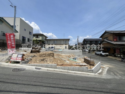 【外観】 | 浜松市中央区半田山2丁目 新築建売 2号棟 | 現在建築中の外観画像です。ご内覧は同じメーカーの完成物件へご案内いたしますので、いつでもご相談ください！