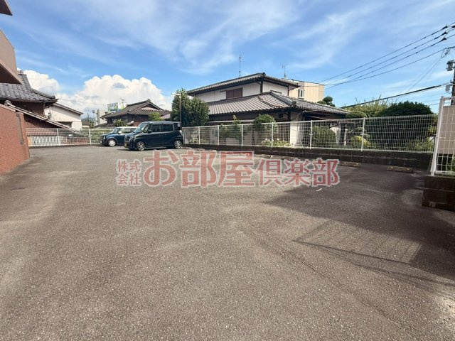 モントーレヒルズ東櫛原の駐車場|※別号室のお写真です