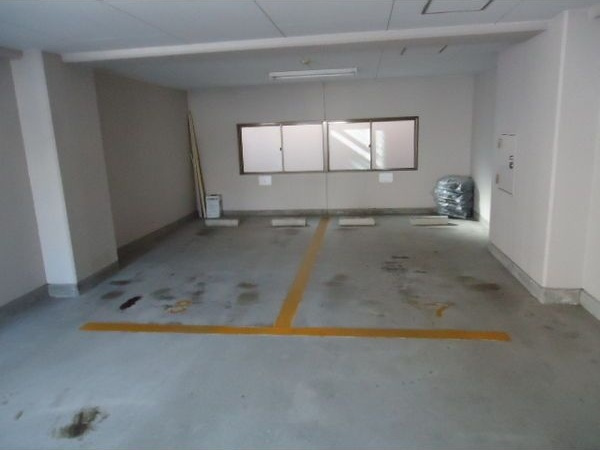 第1アリストマンションの駐車場