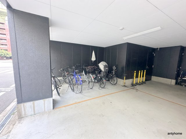プリンス阿波座　仲介手数料無料の駐車場