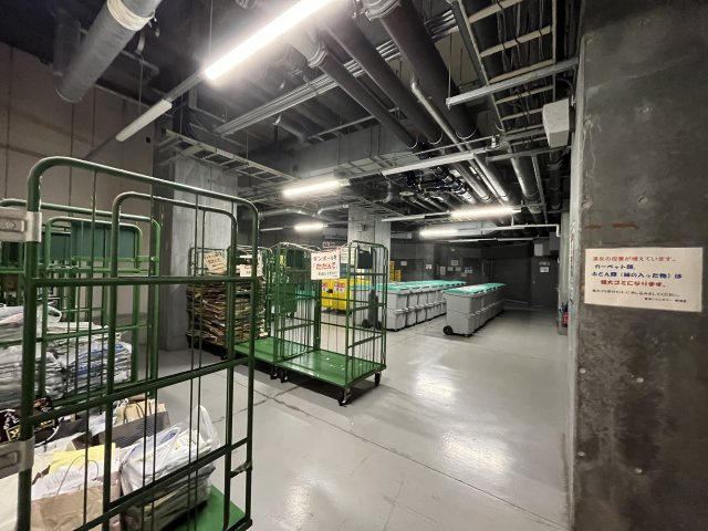 地下ゴミ捨て場