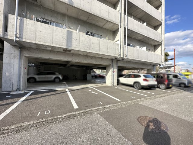 ライフの駐車場