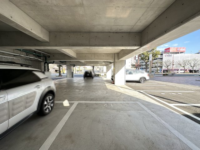 ライフの駐車場