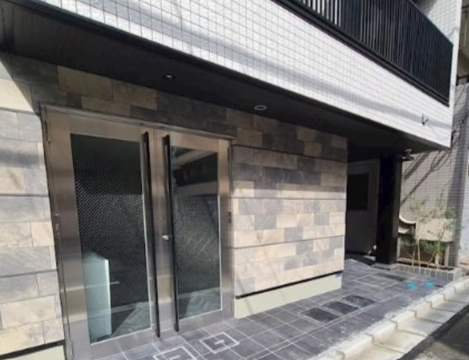 草野ビルのエントランス