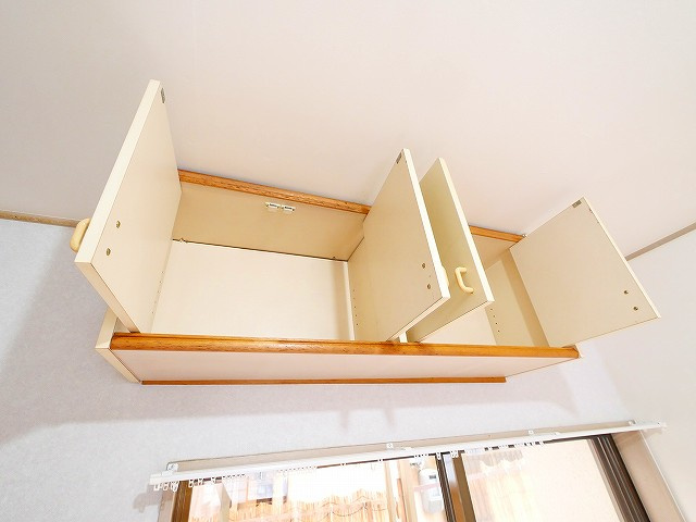 奈良市南紀寺町5-61-8貸家のキッチン|上段にも収納できます