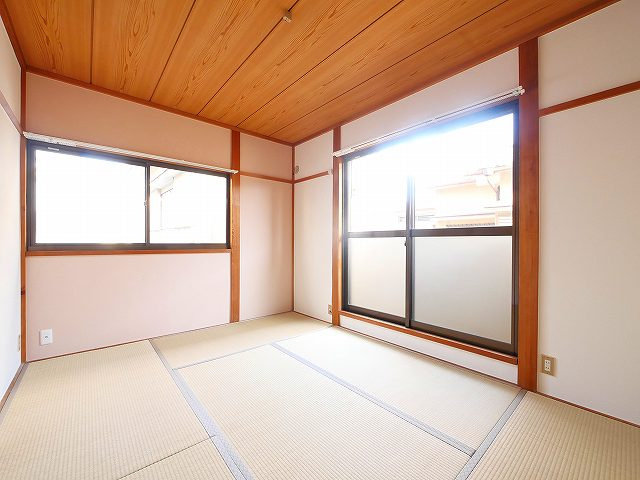 奈良市南紀寺町5-61-8貸家の和室|日本らしい落ち着いた雰囲気の和室です