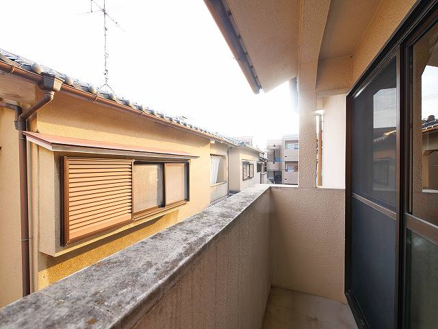 奈良市南紀寺町5-61-8貸家のバルコニー|落ち着いた時間を過ごせるバルコニーです