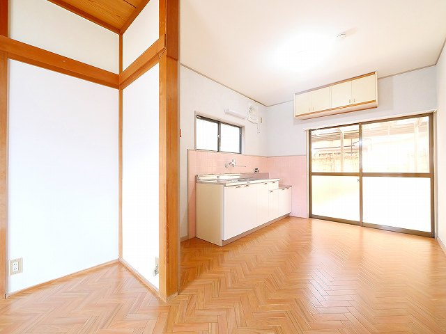 奈良市南紀寺町5-61-8貸家の居間・リビング|ゆったり過ごせる居間です
