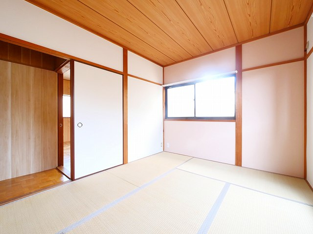 奈良市南紀寺町5-61-8貸家の寝室|落ち着いた色調の寝室です