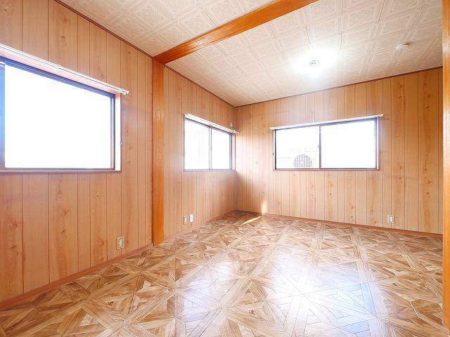 奈良市南紀寺町5-61-8貸家の洋室|広々とした洋室です