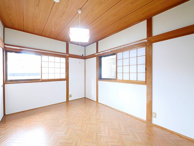 奈良市南紀寺町5-61-8貸家の内装|明るい室内です