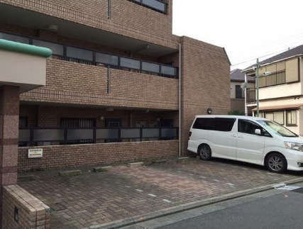 サンフラッツ山手の駐車場