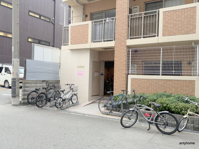 JUNWAⅢ　仲介手数料無料のエントランス