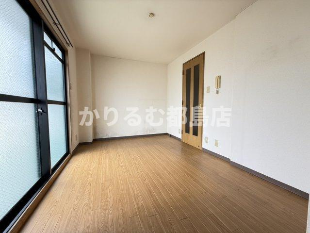 大阪市都島区都島北通１丁目の賃貸マンションの居間・リビング
