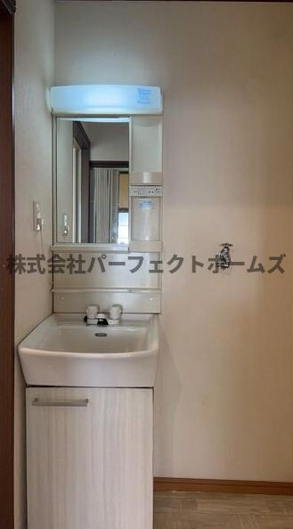 須山町戸建　賃貸の独立洗面台|独立洗面台、朝の身支度には欠かせません