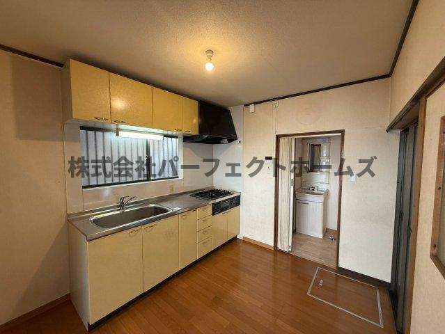須山町戸建　賃貸の居間・リビング|ゆったりとした居間です