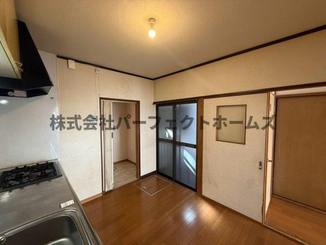 須山町戸建　賃貸の居間・リビング|ゆったりとした居間です