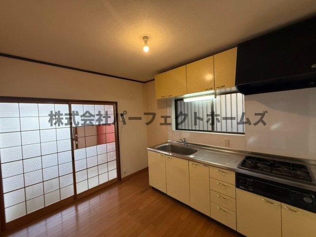 須山町戸建　賃貸の居間・リビング|ゆったり過ごせるリビングです