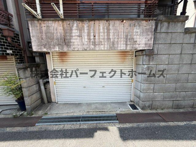 須山町戸建　賃貸の駐車場|駐車場完備です