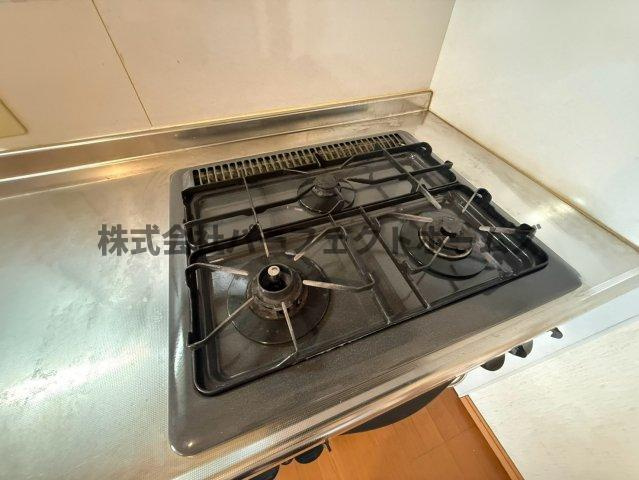 須山町戸建　賃貸のキッチン|コンパクトなキッチンで掃除もラクラク
