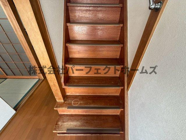 須山町戸建　賃貸の内装|明るい色調の室内です