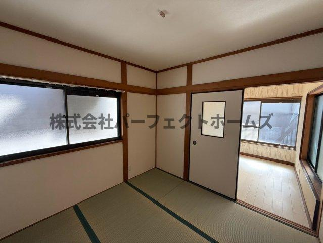須山町戸建　賃貸の和室|ゆったりとくつろげる和室です
