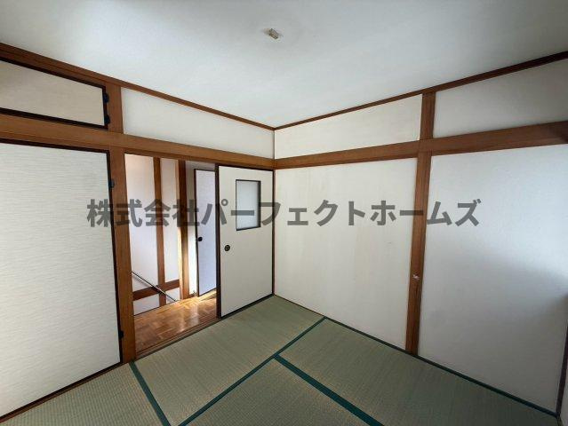 須山町戸建　賃貸の和室|明るい和室です