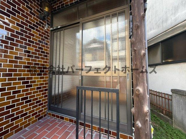 須山町戸建　賃貸のエントランス|清潔なエントランスです