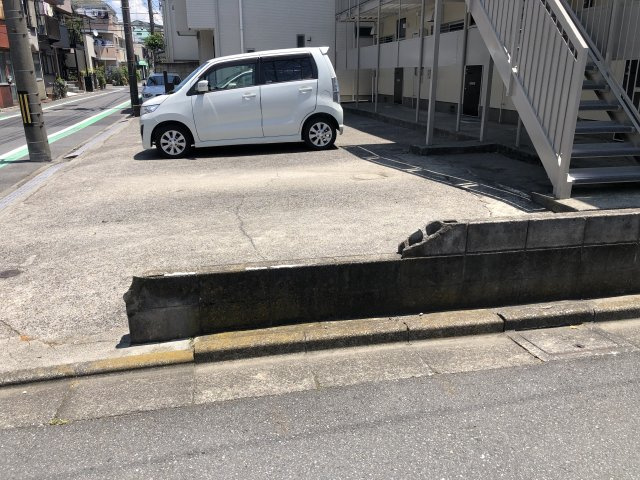 第一藤栄ハイツの駐車場