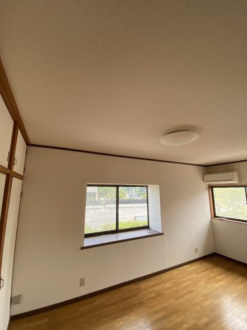 若宮町戸建の洋室