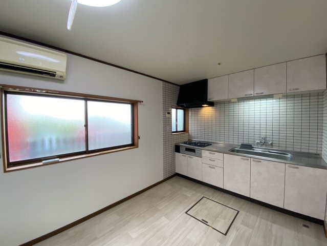 若宮町戸建の居間・リビング