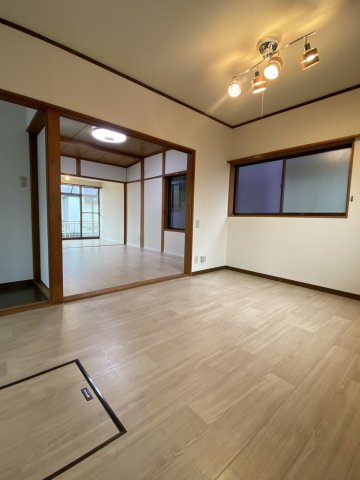 若宮町戸建の居間・リビング