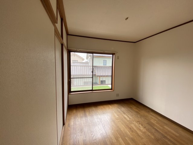 若宮町戸建の洋室