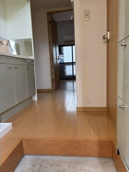 リバティー川名の玄関
