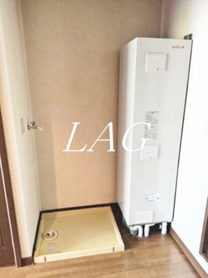 【設備】 | カーサ上目黒 | 室内洗濯機置き場です。