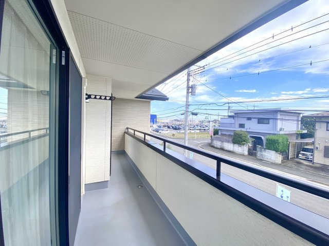 【中古戸建】前橋市亀里町のバルコニー|■バルコニー｜プライバシーが守られたインナーバルコニーは、くつろぎの空間としても、アウトドアの空間としても活躍をしてくれます。